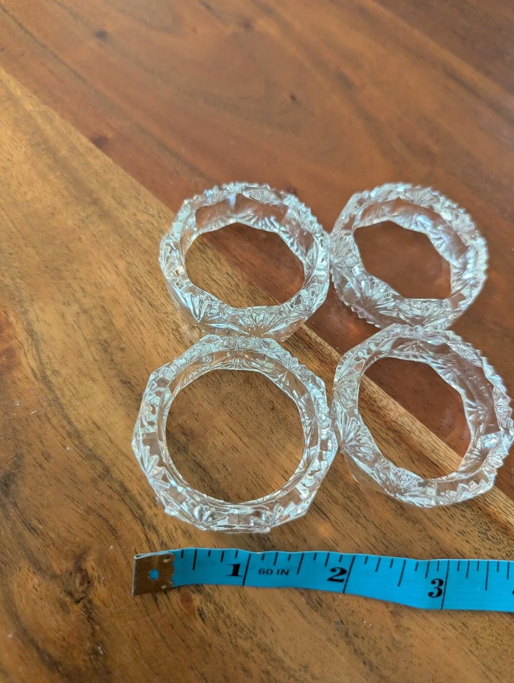 Set Of 4 Clear Cut Glass Napkin Rings Fan Shell Pattern Sparkle Classic
